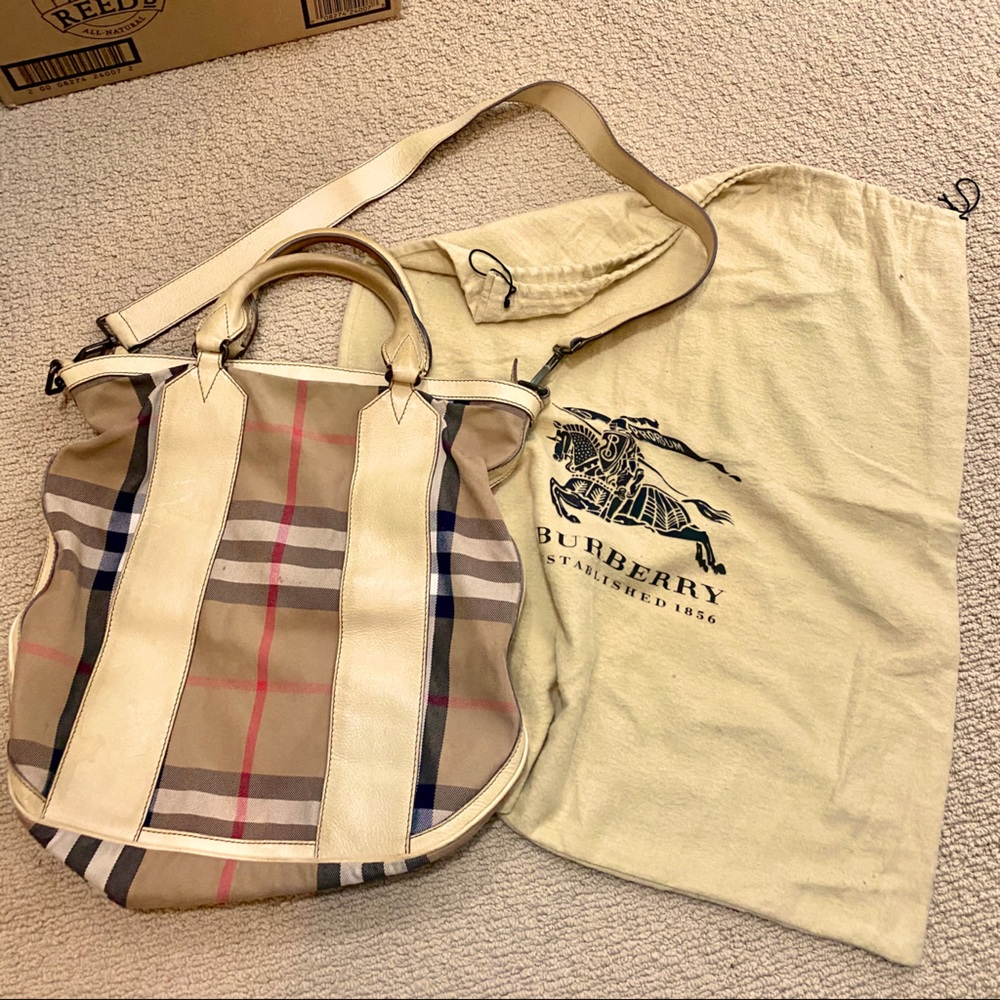 Burberry Tote bag 💯Authentic&never found anywhere